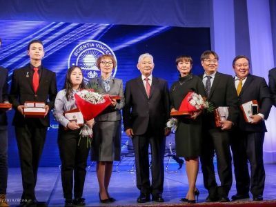 Знанием победишь! Экс-президент Якутии Михаил Николаев наградил лауреатов именной стипендии