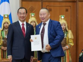 Глава Якутии вручил государственные награды