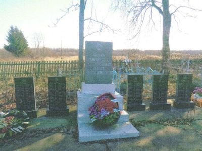 Братская могила советских воинов