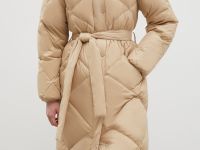 Стеганое пуховое пальто с поясом