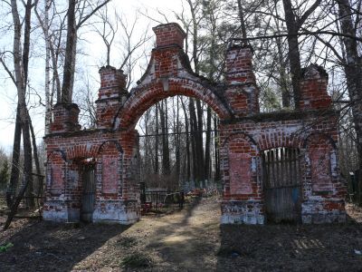 Ворота кладбища