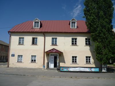 Дом аптекаря /1-эт.прод.магазин;2эт.-участок треста "Росторгмонтаж"/