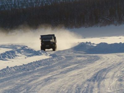Сенатор Анатолий Широков призвал придать зимникам правовой статус