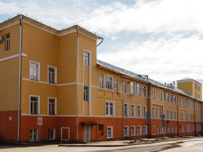 Здание Первой городской больницы, в которой в 1812-1813 гг. работал основоположник клинической медицины в России врач Мудров Матвей Яковлевич