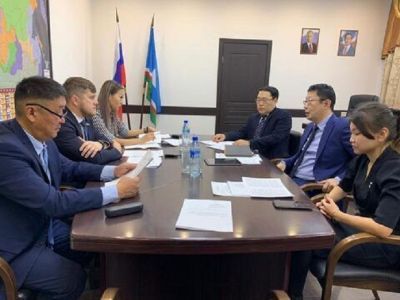 Делегация Народного Хурала знакомится с опытом проведение этнологической экспертизы в Якутии