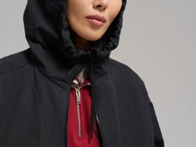 Ветровка с водоотталкивающим эффектом