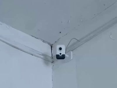 Директора Вилюйской школы № 2 оштрафовали после сообщений о камере наблюдения в туалете