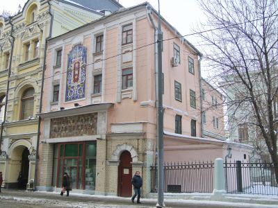 Боковой дом с магазином