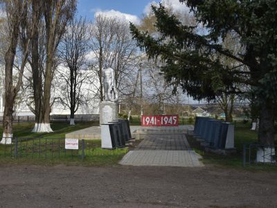 Братская могила советских воинов, погибших в годы Великой Отечественной войны