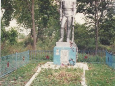 Братская могила 41 советского воина, погибшего в 1943 г. в бою с немецко-фашистскими захватчиками