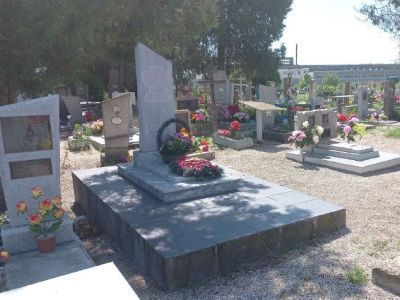 Братская могила 6 советских воинов, погибших в боях с фашистскими захватчиками