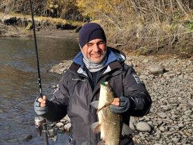 Рыбалка на Лене в районе устья реки Вилюй.  Трофейная рыбалка (щука, ленский осетр) с проживанием в турбазе.