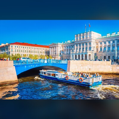 По Петербургу на теплоходе: каналы, мосты и Большая Нева
