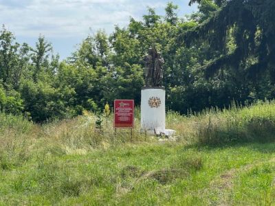 Братская могила воинов Советской Армии, погибших в период Великой Отечественной войны