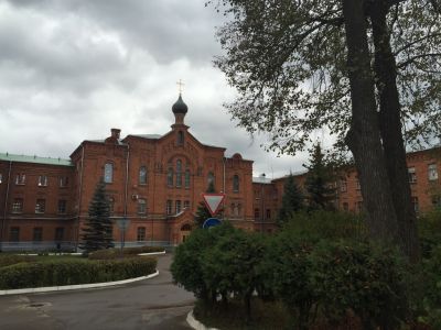 Главный корпус с церковью Сергия