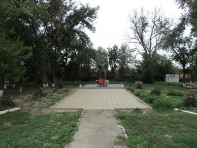 Памятник воинам-односельчанам, погибшим в 1918 - 1920 гг. и в 1943 - 1945 гг.