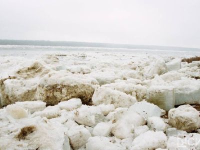 Охотников в Якутии призвали покинуть поймы рек из-за активного ледохода