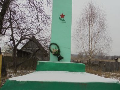 Памятник жертвам фашизма - братская могила мирных жителей, расстрелянных немецко-фашисткими захватчиками