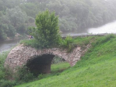 Фрагмент прибрежной опоры моста через р. Днепр