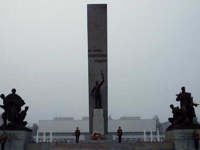 Памятник Советским воинам и партизанам, погибшим в годы Великой Отечественной войны 1941-1945 гг.