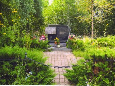 Братская могила воинов Советской Армии, погибших в 1944 г.