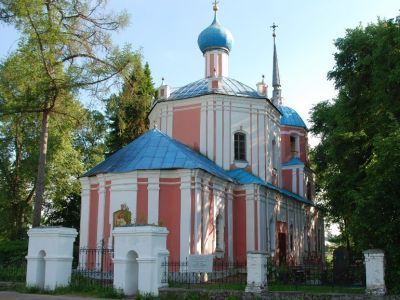 Ограда со святыми воротами