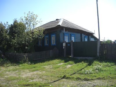 Деревянный дом В.А.Заядбина, построен до 1880 года мастером Исмаевым, украшен своеобразной лаконичной глухой резьбой