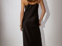 Атласное платье на бретелях