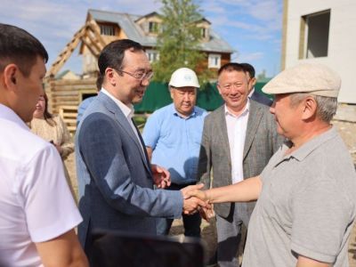 Глава Якутии проверил ход строительства социальных объектов в селе Кэнтик Верхневилюйского района