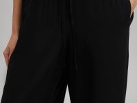 Легкие брюки-палаццо с эластичным поясом