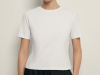 Приталенная футболка в рубчик