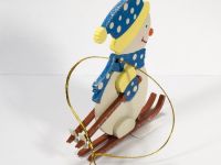 Игрушка деревянная "IDH Center" Снеговик на лыжах в колпаке 650-3