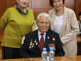 Госнаграды вручили якутянам в преддверии Дня республики