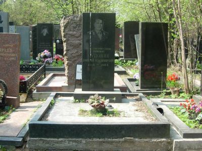 Могила - Супонин Дмитрий Владимирович (1918-1984), Герой Советского Союза