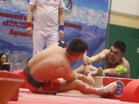 Сенсационно завершился турнир по мас-рестлингу Харлампия Васильева в Якутске