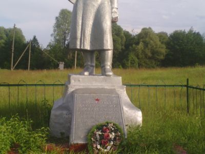 Братская могила 51 советского воина, погибшего в 1943 г. в боях  с немецко-фашистскими захватчиками