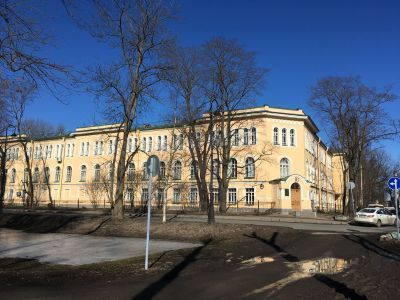 Приют Ананьевой с участком парка и оградой