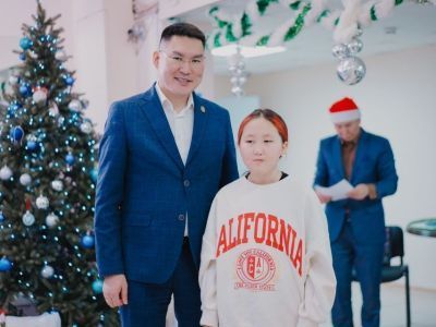 Петр Попов встретился с детьми – участниками акции «Елка желаний»