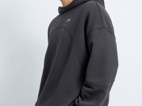 Худи из хлопка из коллаборации с maneken