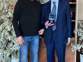 Глава СЖР Владимир Соловьёв вручил награды калининградским журналистам