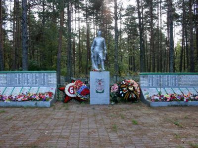 Братское захоронение советских воинов, погибших в 1941-1944 гг.