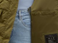 Утепленное пальто силуэта oversize