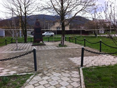 Братская могила советских воинов, погибших в боях с фашистскими захватчиками