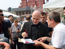 В Москве проходит XI Книжный фестиваль "Красная площадь"