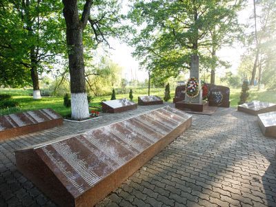 Братская могила советских воинов, погибших в январе 1945 года