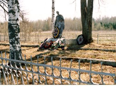 Воинское кладбище (4 братские могилы)