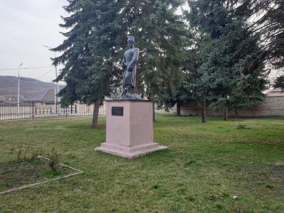 Памятник Шоре Ногмову - первому кабардинскому просветителю и ученому