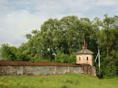 Ограда с башенками