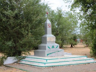 Братская могила погибших красноармейцев 279  Бузулукского и 1 Самарского полков в годы гражданской войны
