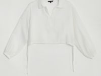 Блузка свободного силуэта с отложным воротником